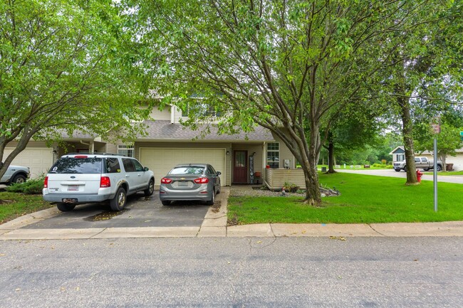 23111 Iris Ct in Rogers, MN - Foto de edificio - Building Photo