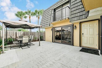 2439 24th Way in West Palm Beach, FL - Building Photo - Building Photo