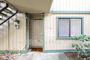 100 Del Verde Cir in Sacramento, CA - Building Photo