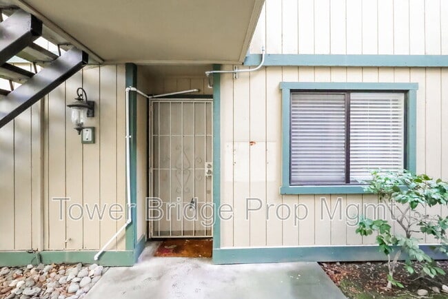 property at 100 Del Verde Cir