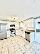 3411 Cincinnati Dr in Holiday, FL - Foto de edificio - Building Photo