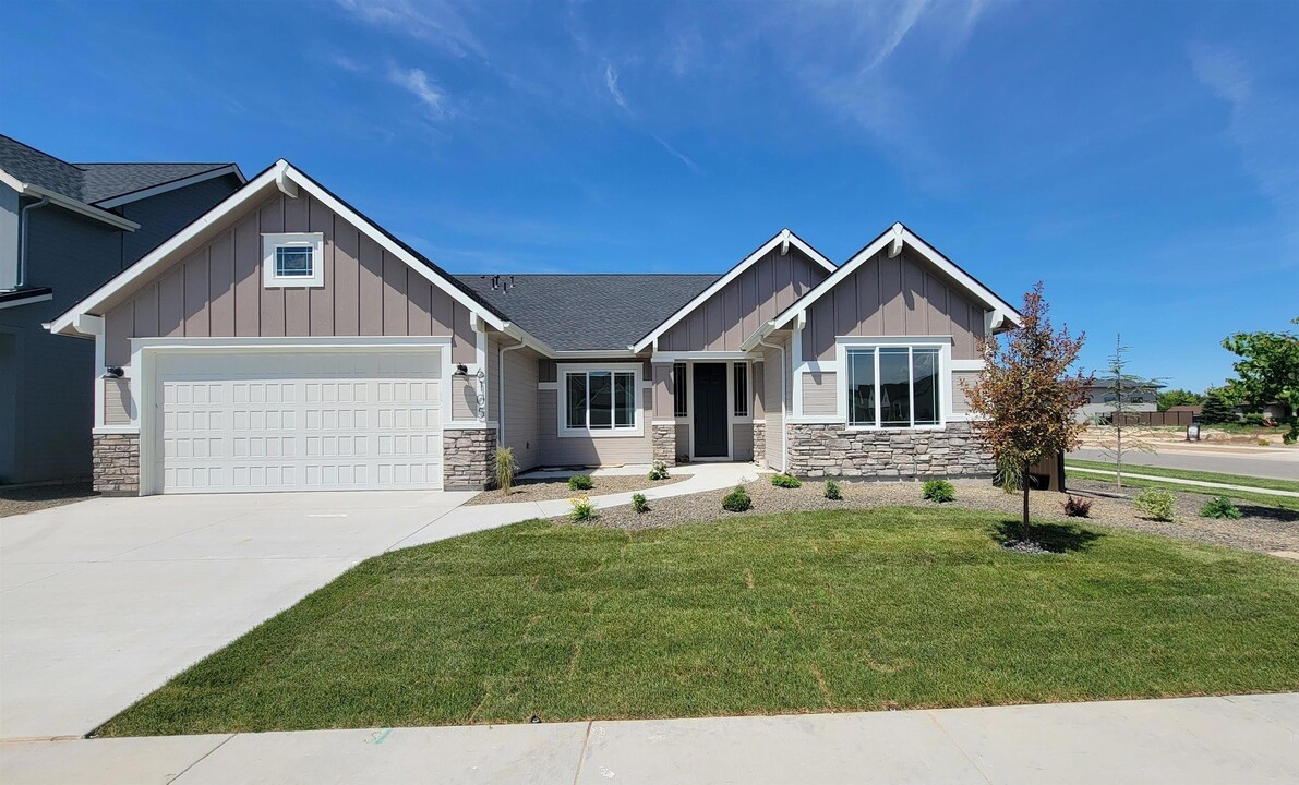 6105 S Ballerina Ave in Meridian, ID - Building Photo