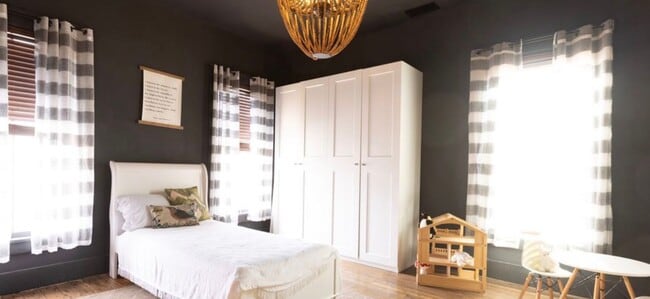 property at 723 S Center St