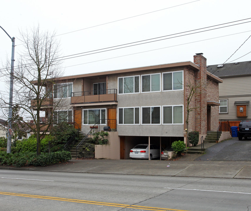 517 N 46th St in Seattle, WA - Building Photo