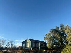 180 W Santa Cruz St in Wickenburg, AZ - Building Photo