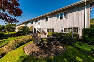 7465 Crestwood Dr in Chilliwack, BC - Building Photo - Building Photo