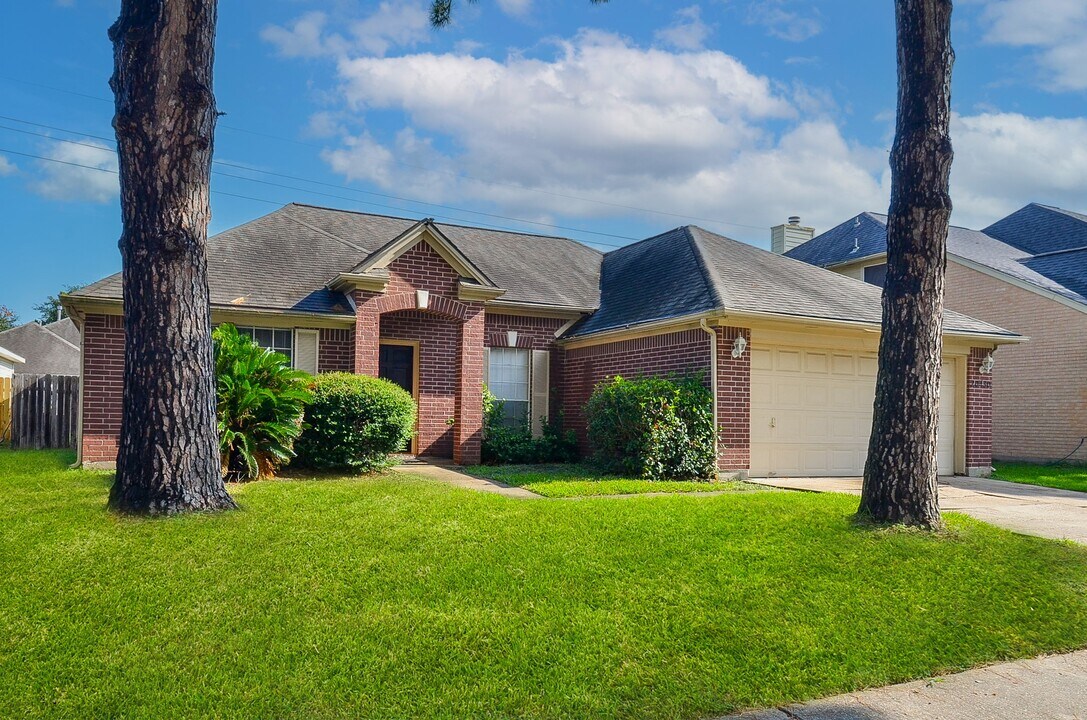 20430 Drakewood Dr in Katy, TX - Building Photo
