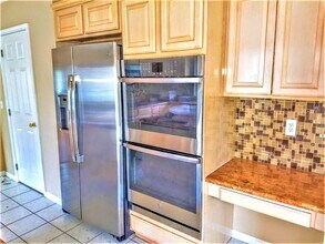 45866 Fountain View Dr in Canton Township, MI - Foto de edificio - Building Photo