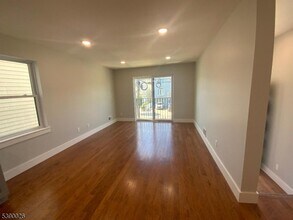 68 Main St in Newark, NJ - Foto de edificio - Building Photo