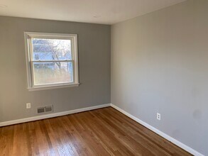 311 N Bryan St, Unit Top Floor Apartment in Arlington, VA - Building Photo - Building Photo