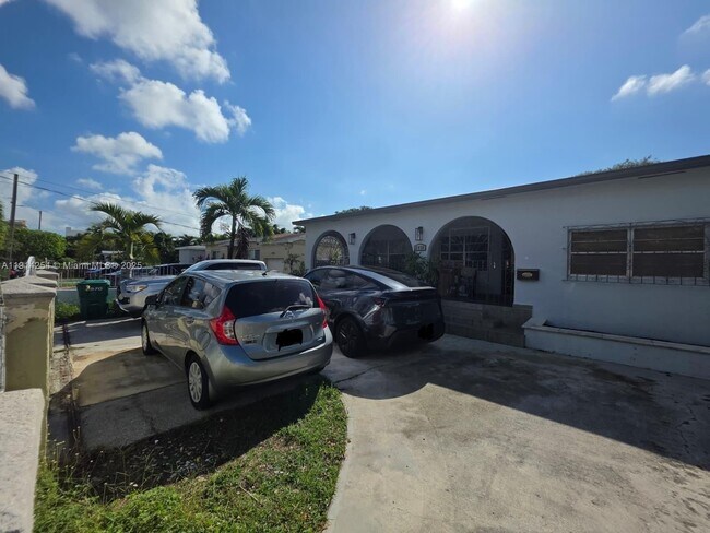 2970 SW 17th St in Miami, FL - Building Photo - Building Photo