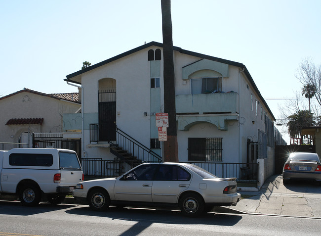 625 N Normandie Ave in Los Angeles, CA - Foto de edificio - Building Photo