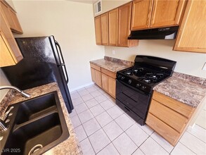 5248 Pebble Beach Blvd, Unit A in Las Vegas, NV - Foto de edificio - Building Photo