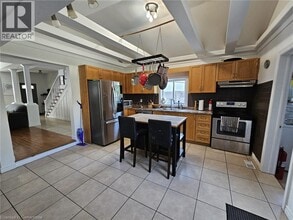 253 Mary St in Hamilton, ON - Building Photo - Building Photo