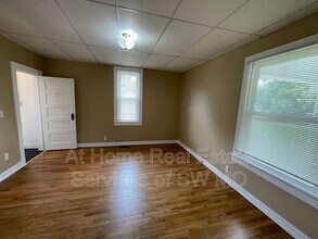 1104 S Oak Park Dr in Springfield, MO - Building Photo - Building Photo