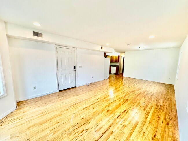 53 Williams Ave in Jersey City, NJ - Building Photo - Building Photo