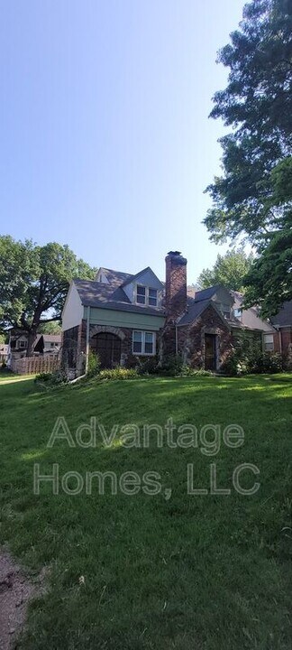 200 E 73rd Terrace in Kansas City, MO - Building Photo