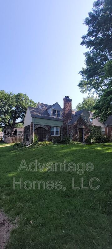 property at 200 E 73rd Terrace