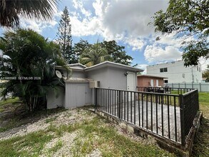 729 NW 19th Ave in Fort Lauderdale, FL - Building Photo - Building Photo