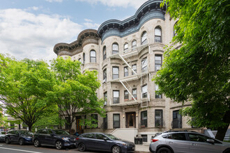 16 Lincoln Pl in Brooklyn, NY - Foto de edificio - Building Photo