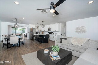 8725 E Bonnie Rose Ave in Scottsdale, AZ - Building Photo - Building Photo