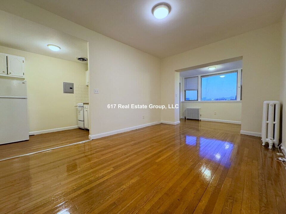 1315 Commonwealth Ave in Boston, MA - Building Photo