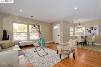 655 North N Street in Livermore, CA - Foto de edificio - Building Photo