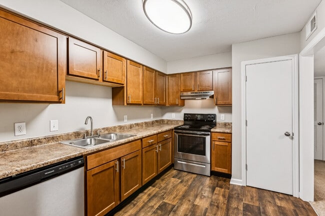 Ashford Place Apartments in Clarksville, TN - Building Photo - Building Photo