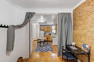 118 E 102nd St in New York, NY - Building Photo