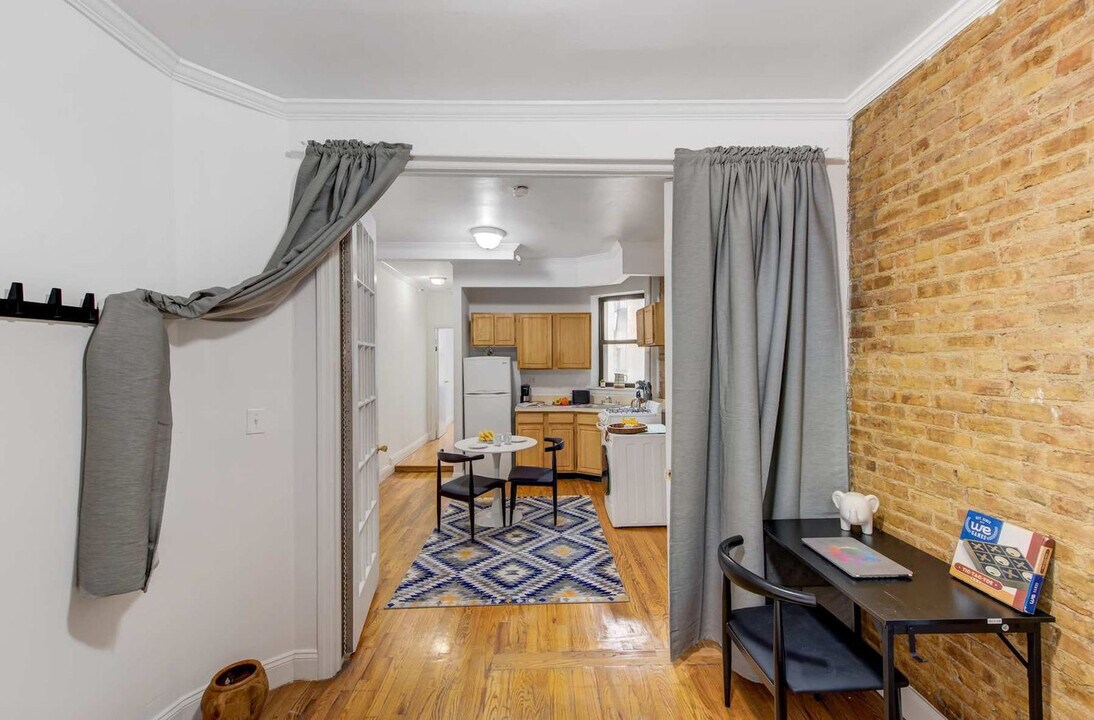 118 E 102nd St in New York, NY - Building Photo