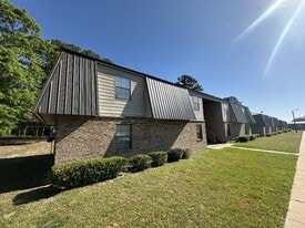Eastgate Landing Apartments in Ozark, AL - Building Photo