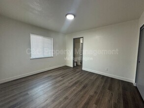 21490 Bear Valley Rd in Apple Valley, CA - Building Photo - Building Photo