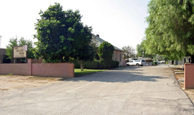 Hidden Oasis Mobile Home Park in Riverside, CA - Foto de edificio - Building Photo