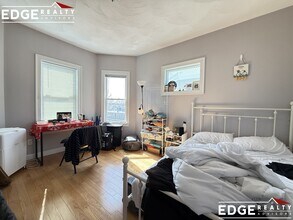 83 Newbury St, Unit 3 in Somerville, MA - Foto de edificio - Building Photo