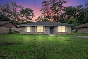 1204 Crescent Blvd in Cleveland, TX - Building Photo