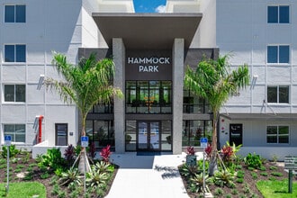 Hammock Park in Naples, FL - Foto de edificio - Building Photo