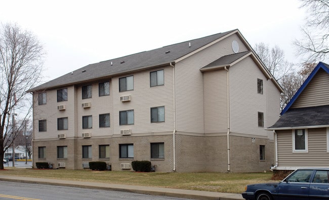 Mount Paran Square Apartments in Indianapolis, IN - Building Photo - Building Photo