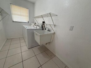 1001 S Wapello St in North Port, FL - Building Photo - Building Photo