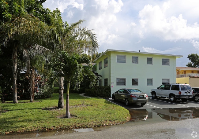 Island City Apartments in Oakland Park, FL - Building Photo - Building Photo