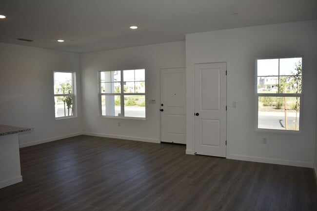4290 Aura Way in Rancho Cordova, CA - Building Photo - Building Photo