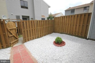 8708 Village Square Dr in Alexandria, VA - Building Photo - Building Photo