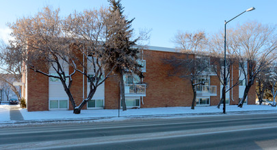 11717 48th St NW in Edmonton, AB - Building Photo - Building Photo