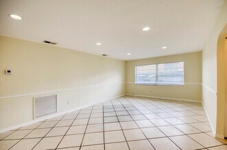 2074 SE Doverbrook St in Port St. Lucie, FL - Foto de edificio - Building Photo