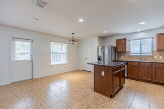 102 Ville Serene in San Antonio, TX - Building Photo - Building Photo