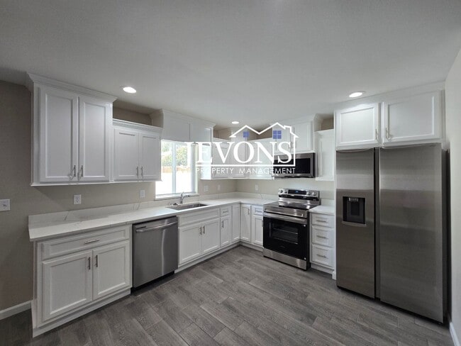 property at 1916 W Mead Ave