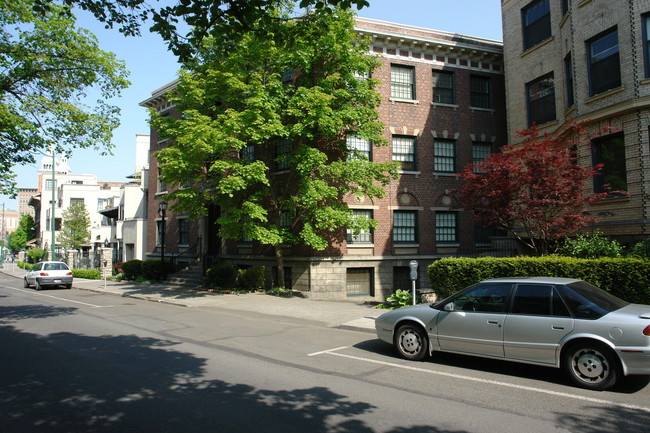 1225 W Riverside Ave in Spokane, WA - Foto de edificio - Building Photo