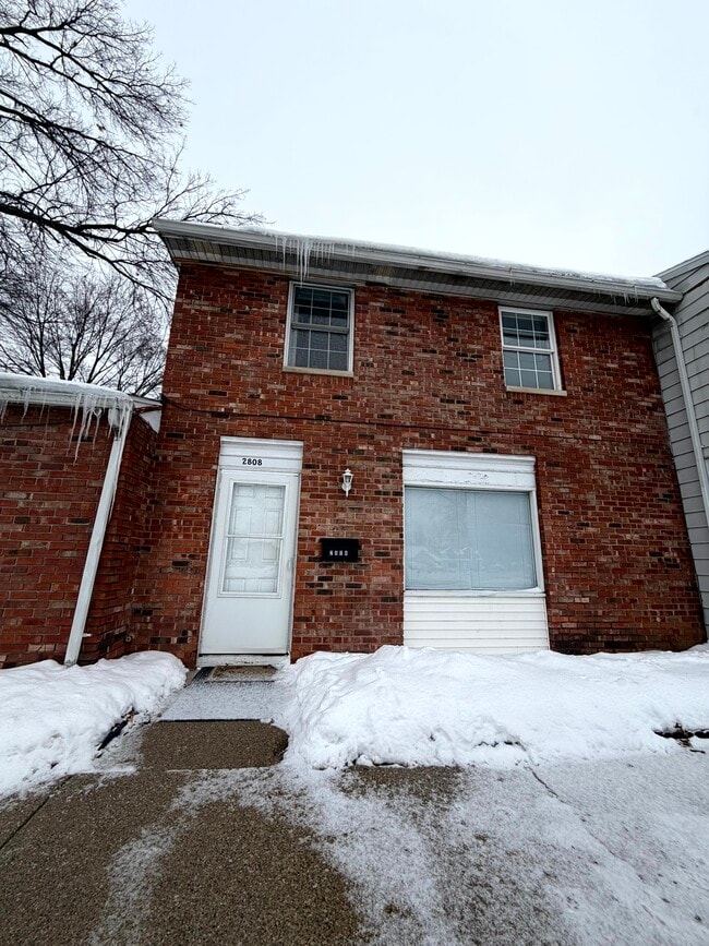 property at 2808 Hickory Rd