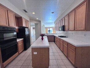 5571 Kalispell Way in Sacramento, CA - Building Photo - Building Photo