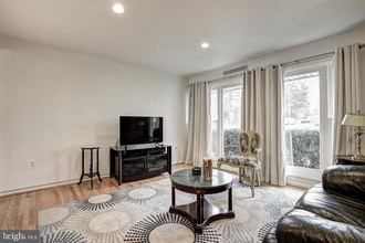 4700 Parkman Ct in Annandale, VA - Building Photo - Building Photo