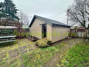 7303 N Leonard St in Portland, OR - Building Photo - Building Photo